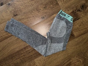 GYMSHARK TURQUOISE LOGO WAIST GRAY SEAMLESS LEGGINGS! SMALL - Picture 1 of 3