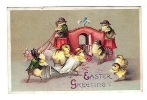 Postal de Pascua de arte internacional de 1910 conejo dibujado carruaje y pollitos vestidos - en relieve - Imagen 1 de 2