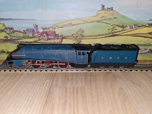 HORNBY DUBLO RAILWAYS OO GAUGE 3 RAIL LNER SIR NIGEL GRESLEY LOCOMOTIVE No.7 - Picture 1 of 9