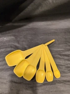 Cucharas medidoras Tupperware amarillas 1272-1266 6 piezas y anillo D - Imagen 1 de 2