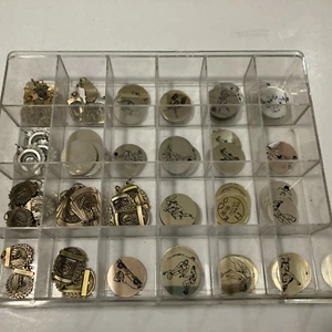 Medaillen, Medaillons und selbstklebende Pokalabzeichen 200 Stück Neu aus altem Lagerbestand - Bild 1 von 24