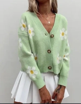 Soft Green Cardigan Seater XL Daisy Print Whimsical Mod Retro V-Neck Cropped - Image 1 of 4
