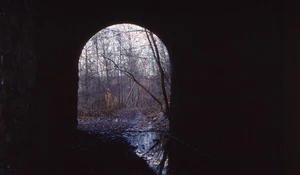 EL Vass Gap Tunnel   Orig Col Slide - Picture 1 of 1
