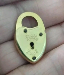 Antiker Anhänger mit Schloss in Herzform aus Messing (Datumsschloss)  - Bild 1 von 5