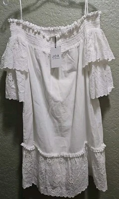 J.O.A. JUST ONE RESPONSE Mini Vestido Off Shouder Blanco Ojales Vestido de Verano $1++ Nuevo con Etiquetas  Foto 1 de 4