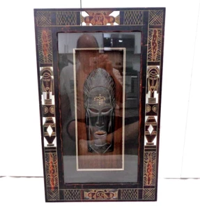 Máscara tribal africana LRG 25" X 16" en caja de sombra de madera tallada enmarcada y mate usada en excelente estado - Imagen 1 de 7