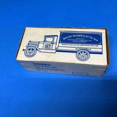 ERTL 1935 鹰眼卡车银行带钥匙压铸 1/34 Hoffman-La Roche Inc. 新泽西州 — 第 1/4 张图片