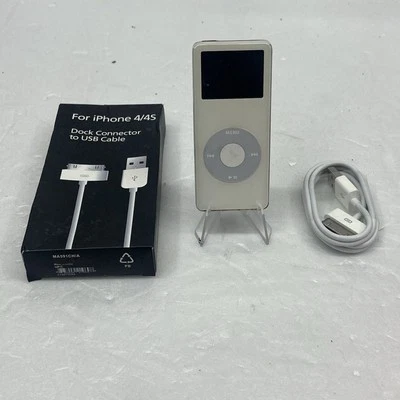 Apple iPod Nano 1st Gen White 1GB A1137 FAULTY Damaged Screen - Spares or Repair - Image 1 of 4