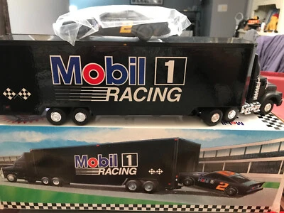 MOBIL 1 COCHE DE CARRERAS DE JUGUETE Y CAMIÓN DE JUGUETE 1994 Foto 1 de 4