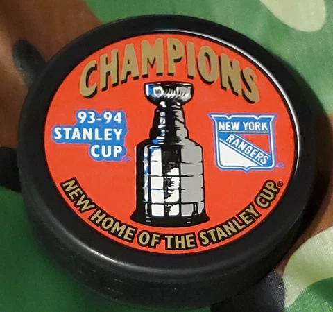 1993-94 STANLEY CUP CHAMPIONS NEW YORK RANGERS VINTAGE NHL PUCK MADE= 🇸🇰 HOME Cover