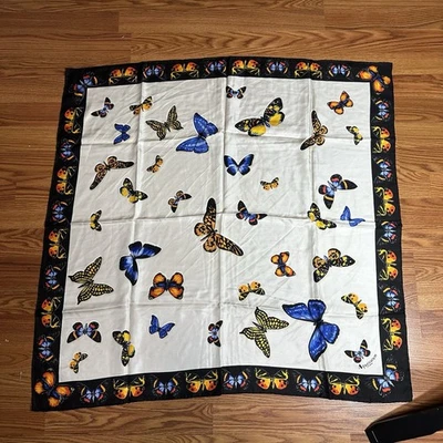 100% 真丝设计师围巾特大号 36 英寸宽方形花卉 Aqauscutum 蝴蝶 — 第 1/3 张图片