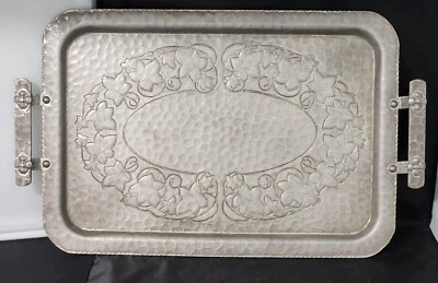 Plato de aluminio rectangular vintage de 16" x 12" hojas estampadas.  Asas dobles. Foto 1 de 4