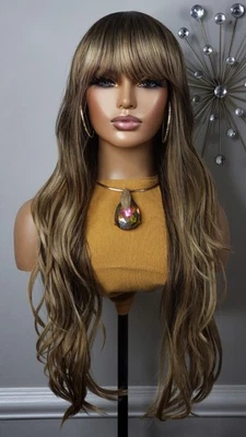 Nova Peruca Longa Ondulada Estilo Bang Cabelo Loiro Marrom Boné Completo Perucas Moda Feminina - Imagem 1 de 4