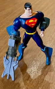 1996 Kenner City Camo Superman 5 Inch Deluxe Actionfigur mit Tracking Launcher - Bild 1 von 4
