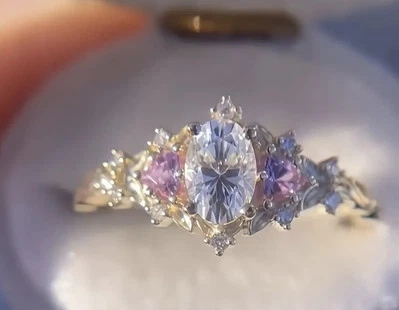 Anillo de Lujo Circonita Cúbica Piedra Lg Tintada Azul con Piedras de Acento Rosa Talla 7.5 Foto 1 de 3