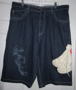Pantaloncini da uomo blu grezzo blu denim blu scuro con design sneaker taglia 40 - Foto 1 di 10