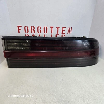 1987 1988-1991 DODGE DAYTONA CONJUNTO DE LANTERNA TRASEIRA RH COM CHICOTE DE FIOS 4321136 - Imagem 1 de 4