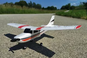 RC 2,4 Ghz. Flugzeug SUPER TRAINER ferngesteuertes Modell Flieger Propeller RTF - Bild 1 von 7