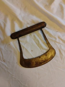 Primitive Lebensmittelzerkleinerer. Antik. Holzgriff Metallkörper Schmiede gefertigt - Bild 1 von 9