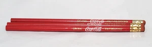 3 Matite Piombo Vintage "Bevi Coca-Cola Rinfrescante" con Gomma Legno Stampato - Foto 1 di 3