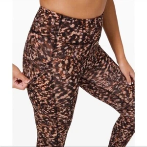 Neu ohne Etikett LULULEMON belebende Strumpfhose Bewegungsfluss Athleisure Yoga schwarz Taschen 2 - Bild 1 von 12