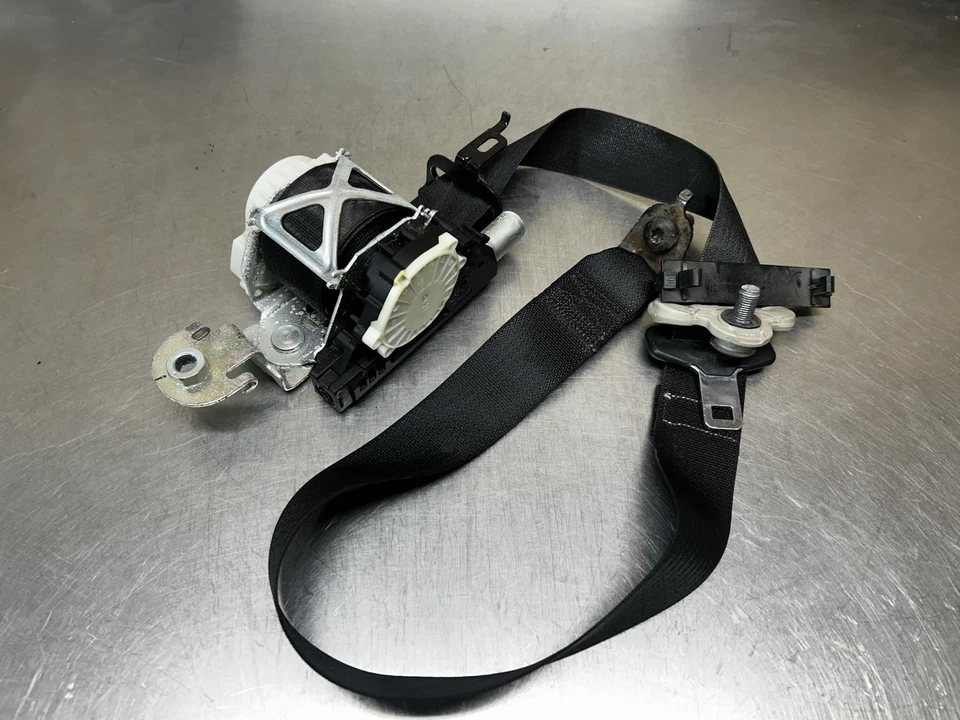 13-18 Dodge Ram 1500 2500 FL DRIVER Seat Belt OEM P5KP991X9AF Foto 1 de 4