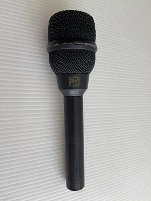 EV Dynamic Cardioid Microphone - Black N/D 257 - Image 1 of 3