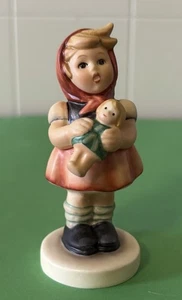 "Chica con muñeca" Goebel Hummel 239 B 3,5" Estatuilla de alto - Imagen 1 de 9
