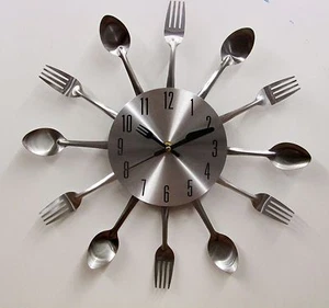PEQUEÑO RELOJ DE PARED CUCHARA Y HORQUILLA CON ACABADO DE ALUMINIO -13" DIÁMETRO -OB951 - Imagen 1 de 3