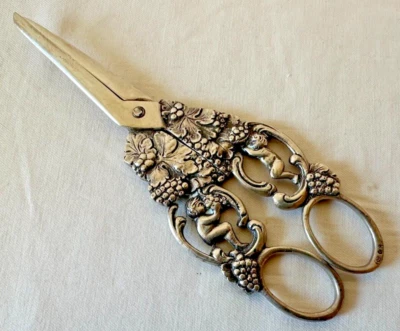 Tijeras antiguas de plata 800 para vides de uva perseguidas querubines Foto 1 de 4