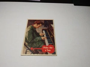 Topps Elvis Presley #12 1956 Pickin Out a Tune en muy buen estado/ex - Imagen 1 de 9