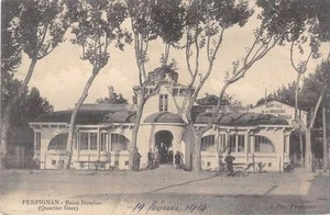 CPA 66 PERPIGNAN BAINS DOUCHES QUARTIER GARE - Picture 1 of 1