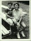 1988 Press Photo Actress Tyne Daly and young boy sit on picnic table - hca91526
