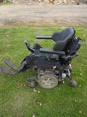 Silla de ruedas motorizada silla de ruedas eléctrica Quantum Top Of The Line buen cargador Foto 1 de 4