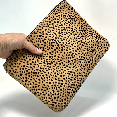 Bolso sin asas Sole Society Cheetah pelo de becerro forrado con manchas bolsa con cremallera Foto 1 de 4