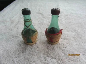 Vintage Italian Raffia Wine Bottle Salt Pepper Shakers Mid Century - Picture 1 of 4