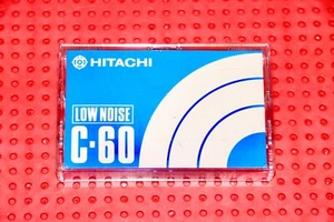 NASTRO CASSETTA BIANCA HITACHI BASSO RUMORE 60 BLU TIPO I (1) (USATO) - Foto 1 di 5