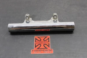 2005 05 HONDA SHADOW SPIRIT 750 FRONT TURN SIGNAL BAR TRIM WINKLER - Bild 1 von 6