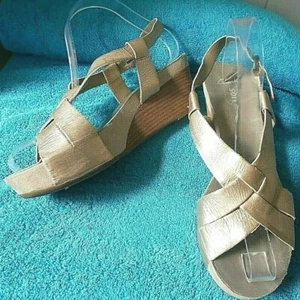 CLARKS SHINGLE BAY GOLD METALLIC LEATHER WEDGE SLINGBACK SANDAL SHOES 5.5 D EU39 - Picture 1 of 11