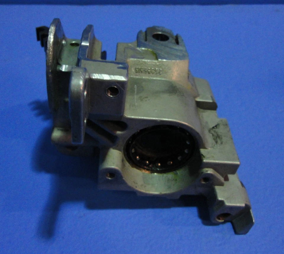 1997-2004 C5 Corvette Oben Lenkung Säule Gehäuse Unterstützung 26043199 - Bild 1 von 1