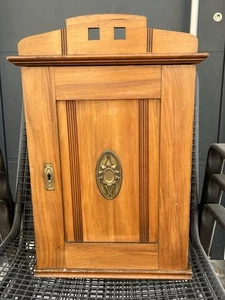 altes vintage Hängeschränkchen Apothekerschränkchen aus Holz - Bild 1 von 9