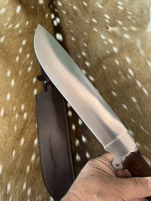 Cuchillo hecho a mano personalizado en acero D2. Picadora grande Full Tang con funda de cuero Foto 1 de 4
