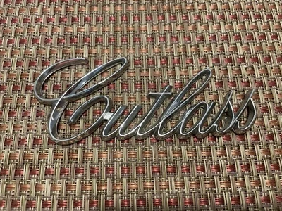 Ornamento emblema Oldsmobile Cutlass Script vintage 1971-1977 (ON-25-528) Foto 1 de 4