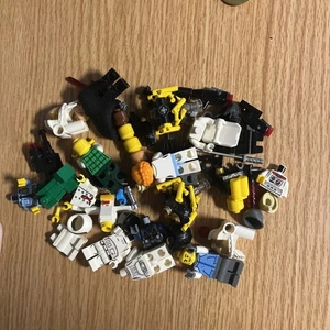 LEGO Minifigure Lot - Parts - 1H - Picture 1 of 1