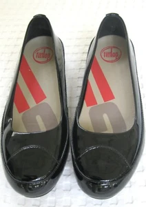 FITFLOP BLACK PATENT LEATHER SIZE 5.5 BALLET STYLE LOW WEDGE FLATS - Picture 1 of 11