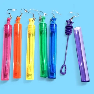 SET ORECCHINI BACCHETTA BOLLA ARCOBALENO 3 paia/6 pezzi bottiglie mix-n-match divertimento estivo P5 - Foto 1 di 3