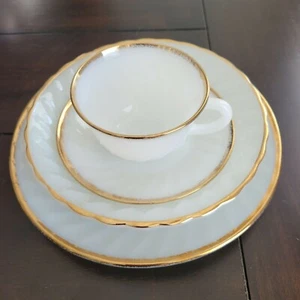 Vintage Anchor Hocking Fire King 4 Piece Dinner Set Plate Bowl Cup Saucer MCM - Picture 1 of 5
