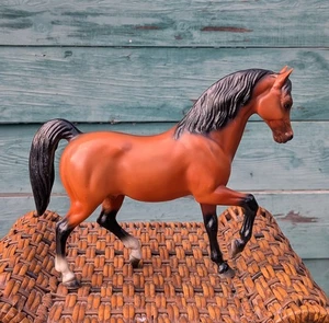 De colección Breyer Horse Family Semental Árabe Bahía con Puntos Negros - Años 80 - Imagen 1 de 8