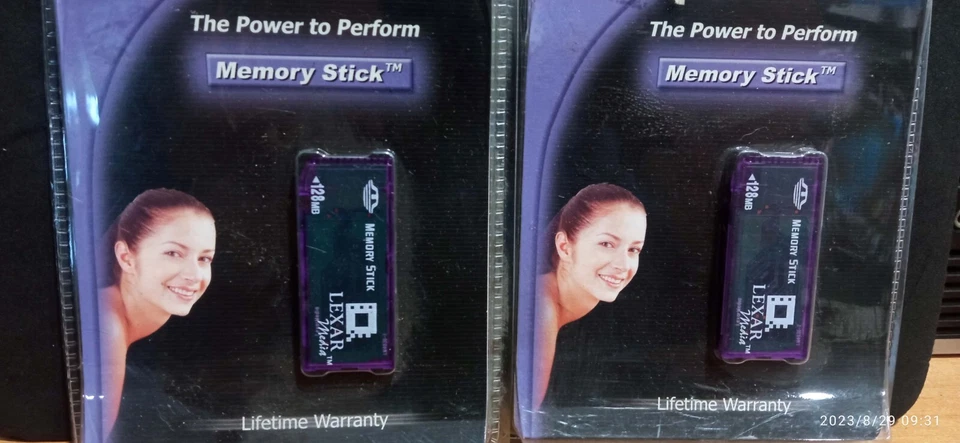 2 Schede di memoria Memory Stick Duo  64 MB SONY ORIGINALI (kit da 2pz) - Immagine 1 di 1