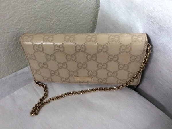 Gucci Beige Guccissima Cartera Larga con Cadena Foto 1 de 4
